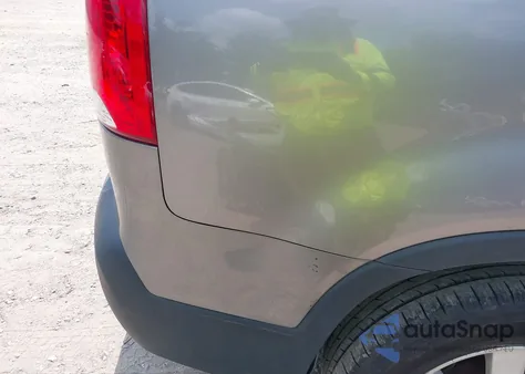 2011 Kia Sorento Lx z USA, uszkodzony, nr VIN 5XYKT3A13BG110529